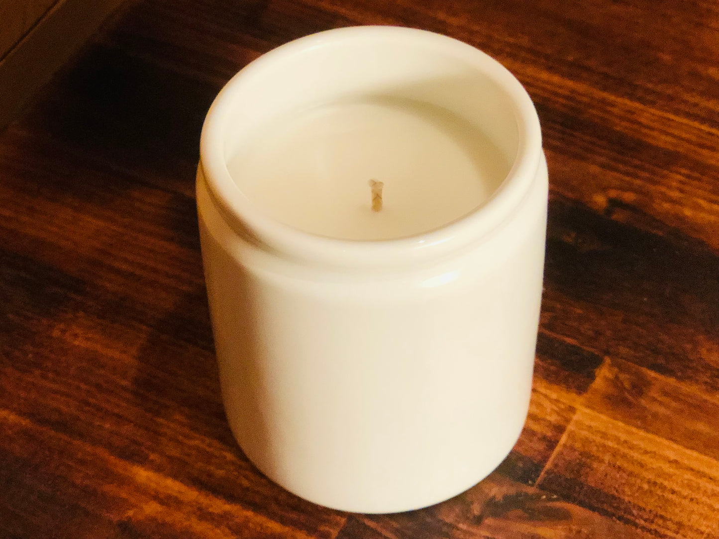 White Farmhouse: Gem Collection:  Coconut-Apricot Wax (6.8 oz.)